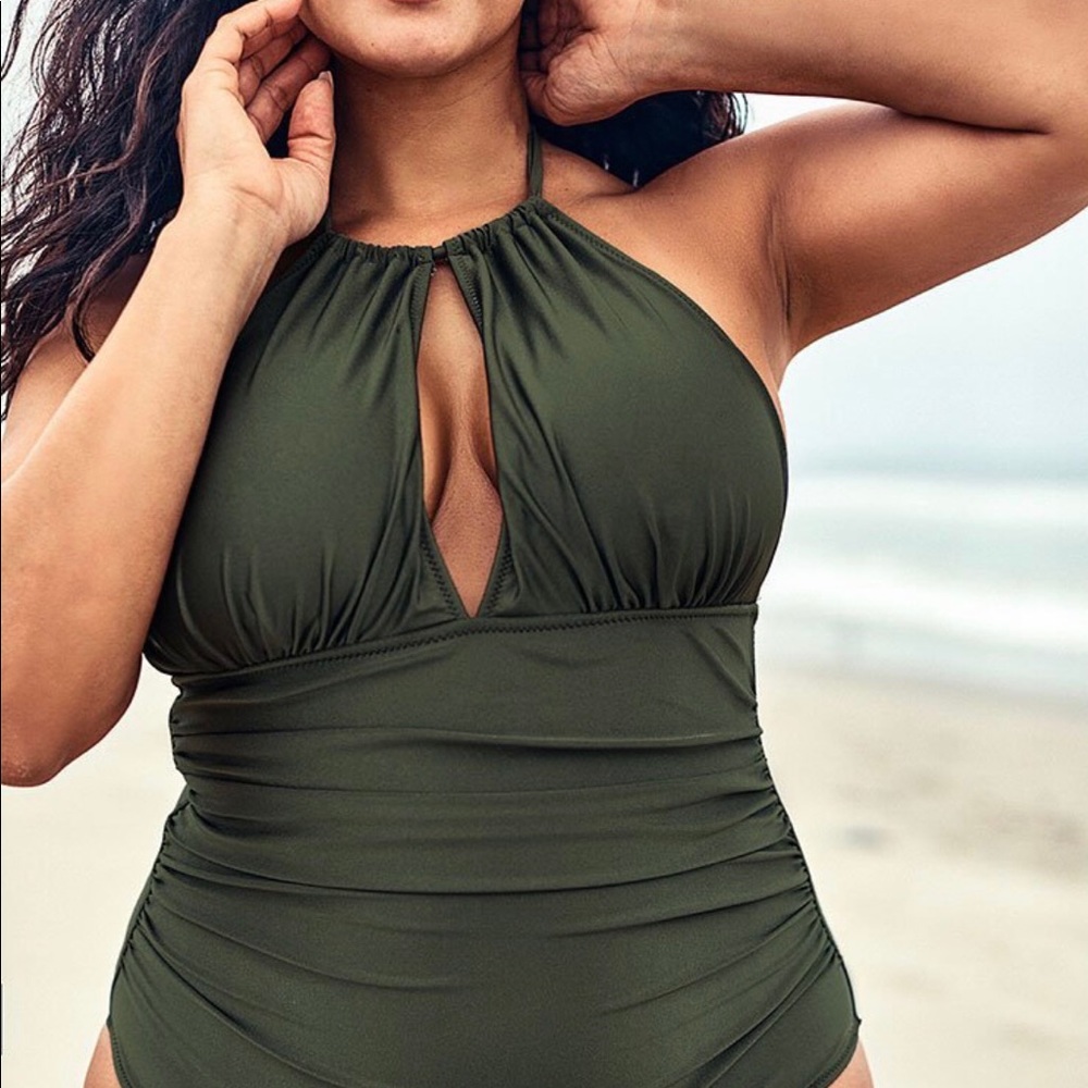 👙☀️😎 Halter One Piece Swimsuit 😎☀️👙 - Picture 3 of 7